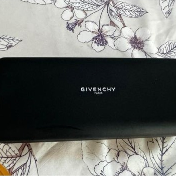 Givenchy Sunglasses - Picture 5 of 6